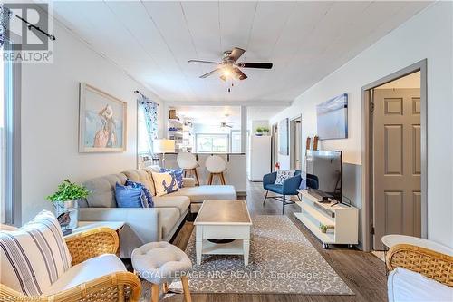 363 Helen Street, Fort Erie (337 - Crystal Beach), ON - Indoor Photo Showing Living Room