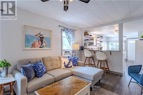 363 Helen Street, Fort Erie (337 - Crystal Beach), ON - Indoor Photo Showing Living Room