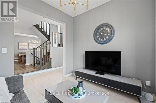 26 Crow Street Street, Welland (771 - Coyle Creek), ON - Indoor Photo Showing Living Room