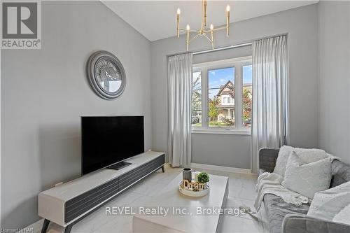 26 Crow Street Street, Welland (771 - Coyle Creek), ON - Indoor Photo Showing Living Room