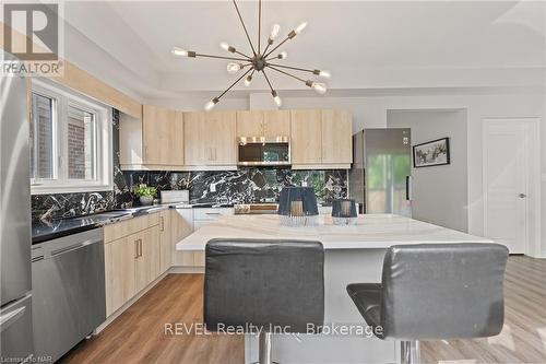 26 Crow Street Street, Welland (771 - Coyle Creek), ON - Indoor Photo Showing Kitchen With Stainless Steel Kitchen