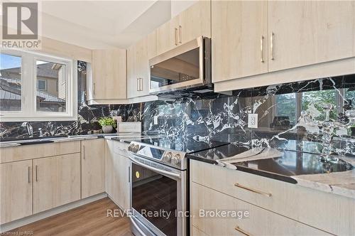 26 Crow Street Street, Welland (771 - Coyle Creek), ON - Indoor Photo Showing Kitchen With Double Sink