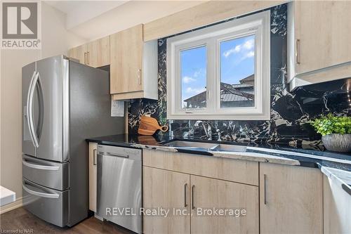 26 Crow Street Street, Welland (771 - Coyle Creek), ON - Indoor Photo Showing Kitchen