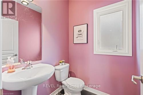 26 Crow Street Street, Welland (771 - Coyle Creek), ON - Indoor Photo Showing Bathroom