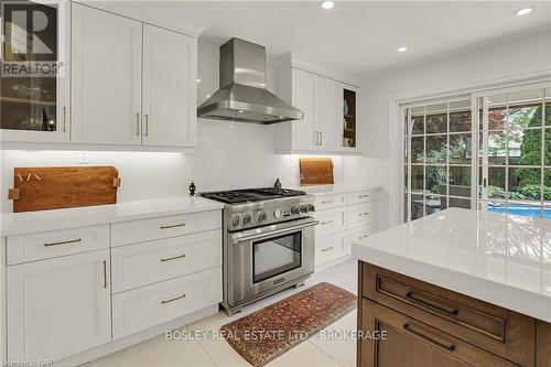 69 The Promenade Street, Niagara-On-The-Lake (101 - Town), ON - Indoor Photo Showing Kitchen With Upgraded Kitchen