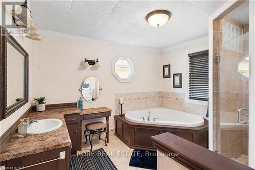 552 Fairview Road, Fort Erie (334 - Crescent Park), ON - Indoor Photo Showing Bathroom