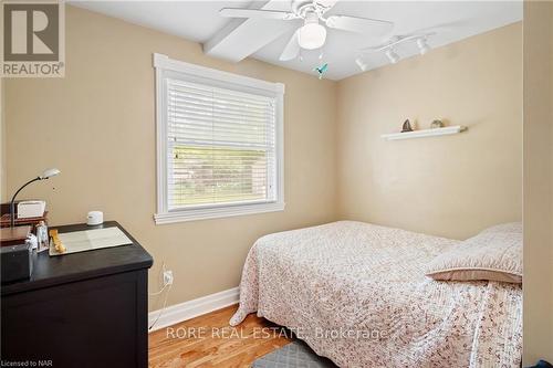 552 Fairview Road, Fort Erie (334 - Crescent Park), ON - Indoor Photo Showing Bedroom