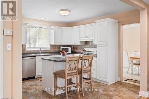 552 Fairview Road, Fort Erie (334 - Crescent Park), ON - Indoor Photo Showing Kitchen