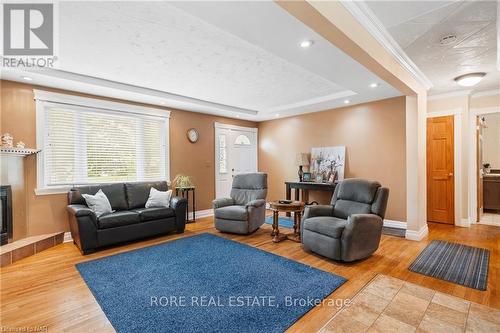 552 Fairview Road, Fort Erie (334 - Crescent Park), ON - Indoor Photo Showing Living Room With Fireplace