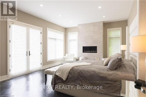 362 Niagara Boulevard, Niagara-On-The-Lake (101 - Town), ON - Indoor Photo Showing Bedroom With Fireplace