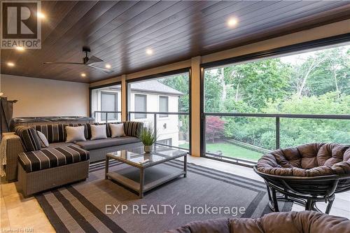 362 Niagara Boulevard, Niagara-On-The-Lake (101 - Town), ON - Indoor Photo Showing Living Room