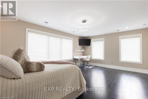 362 Niagara Boulevard, Niagara-On-The-Lake (101 - Town), ON - Indoor Photo Showing Bedroom