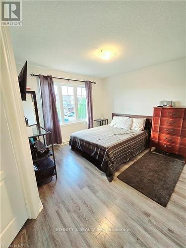 100 Roselawn Crescent, Welland (771 - Coyle Creek), ON - Indoor Photo Showing Bedroom