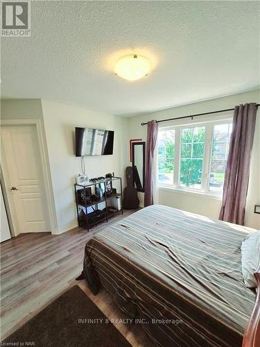 100 Roselawn Crescent, Welland (771 - Coyle Creek), ON - Indoor Photo Showing Bedroom