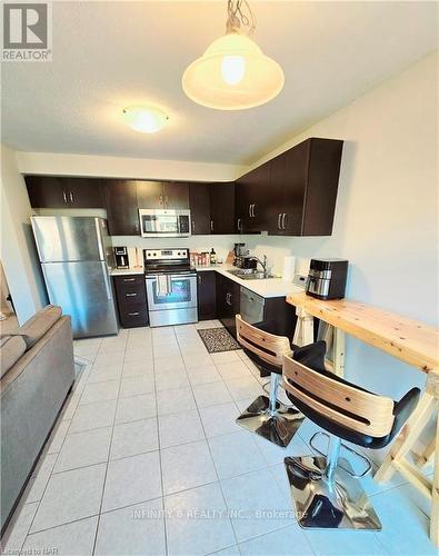 100 Roselawn Crescent, Welland (771 - Coyle Creek), ON - Indoor Photo Showing Kitchen