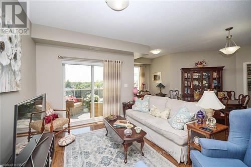 427 - 8111 Forest Glen Drive, Niagara Falls (208 - Mt. Carmel), ON - Indoor Photo Showing Living Room