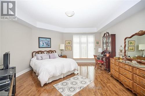 427 - 8111 Forest Glen Drive, Niagara Falls (208 - Mt. Carmel), ON - Indoor Photo Showing Bedroom