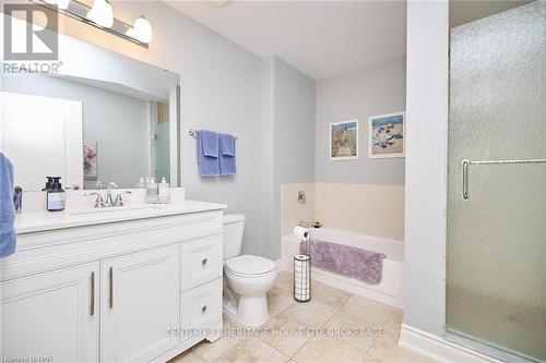 427 - 8111 Forest Glen Drive, Niagara Falls (208 - Mt. Carmel), ON - Indoor Photo Showing Bathroom