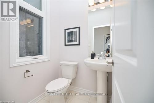 3245 Dominion Road, Fort Erie (335 - Ridgeway), ON - Indoor Photo Showing Bathroom