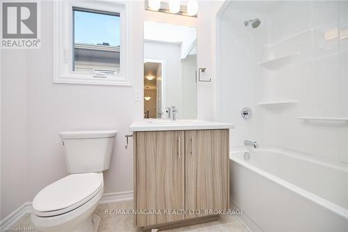 3245 Dominion Road, Fort Erie (335 - Ridgeway), ON - Indoor Photo Showing Bathroom