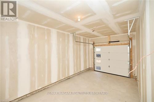 3245 Dominion Road, Fort Erie (335 - Ridgeway), ON - Indoor Photo Showing Garage