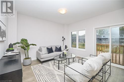 3245 Dominion Road, Fort Erie (335 - Ridgeway), ON - Indoor Photo Showing Living Room