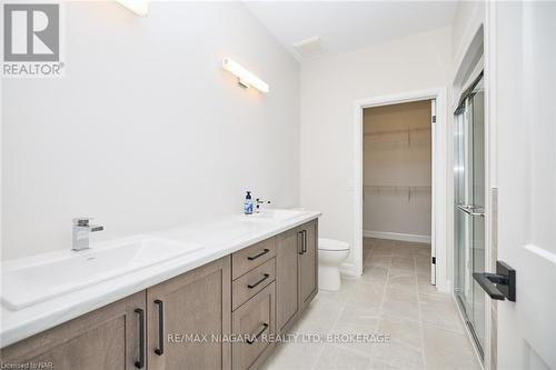 3924 Mitchell Crescent, Fort Erie (327 - Black Creek), ON - Indoor Photo Showing Bathroom