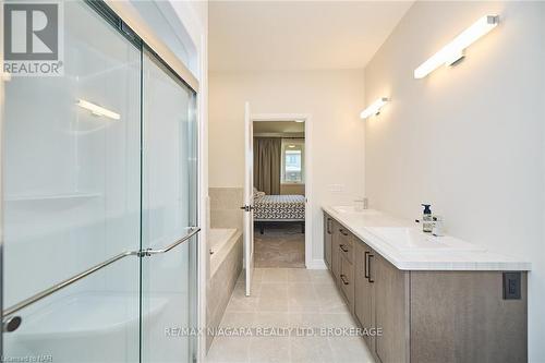 3924 Mitchell Crescent, Fort Erie (327 - Black Creek), ON - Indoor Photo Showing Bathroom