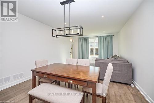 3924 Mitchell Crescent, Fort Erie (327 - Black Creek), ON - Indoor Photo Showing Dining Room