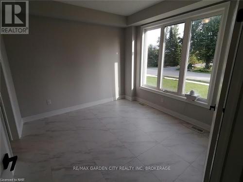 4377 Willick Road, Niagara Falls (224 - Lyons Creek), ON - Indoor Photo Showing Other Room