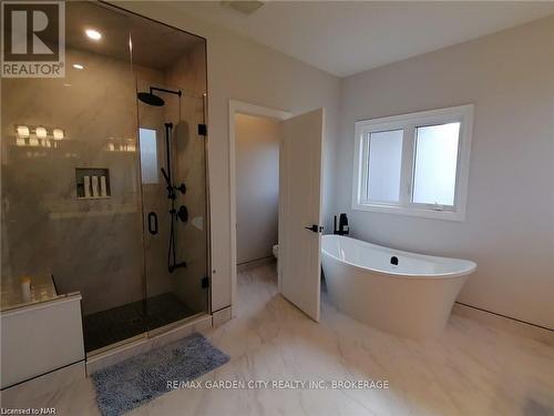 4377 Willick Road, Niagara Falls (224 - Lyons Creek), ON - Indoor Photo Showing Bathroom