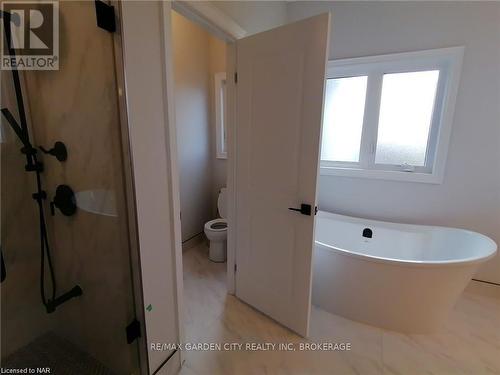 4377 Willick Road, Niagara Falls (224 - Lyons Creek), ON - Indoor Photo Showing Bathroom