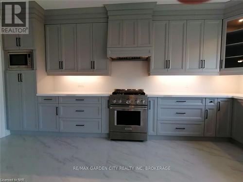 4377 Willick Road, Niagara Falls (224 - Lyons Creek), ON - Indoor Photo Showing Kitchen