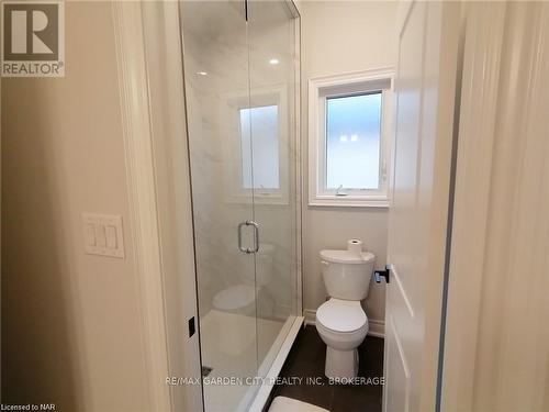 4377 Willick Road, Niagara Falls (224 - Lyons Creek), ON - Indoor Photo Showing Bathroom