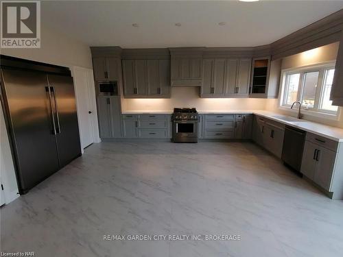 4377 Willick Road, Niagara Falls (224 - Lyons Creek), ON - Indoor Photo Showing Kitchen