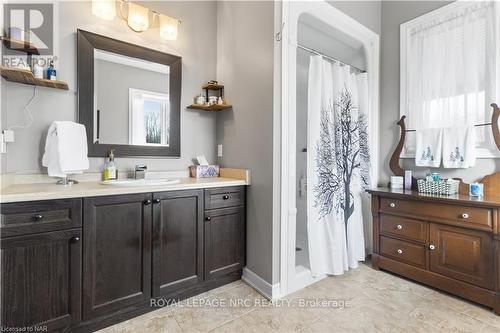 4511 Miller Road, Port Colborne (873 - Bethel), ON - Indoor Photo Showing Bathroom