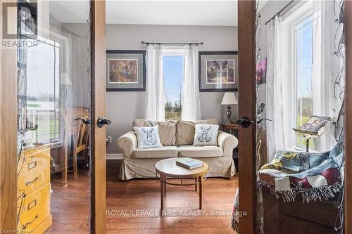 4511 Miller Road, Port Colborne (873 - Bethel), ON - Indoor Photo Showing Living Room