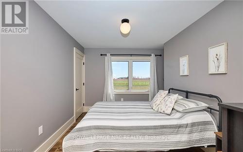 1171 Mcnab Road, Niagara-On-The-Lake (102 - Lakeshore), ON - Indoor Photo Showing Bedroom