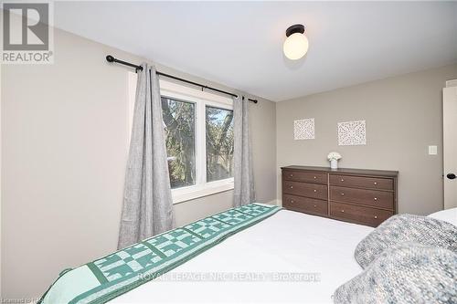 1171 Mcnab Road, Niagara-On-The-Lake (102 - Lakeshore), ON - Indoor Photo Showing Bedroom