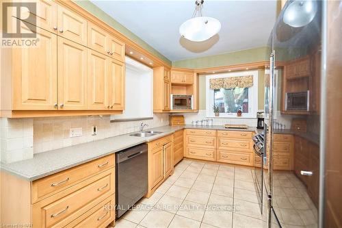 1171 Mcnab Road, Niagara-On-The-Lake (102 - Lakeshore), ON - Indoor Photo Showing Kitchen With Double Sink