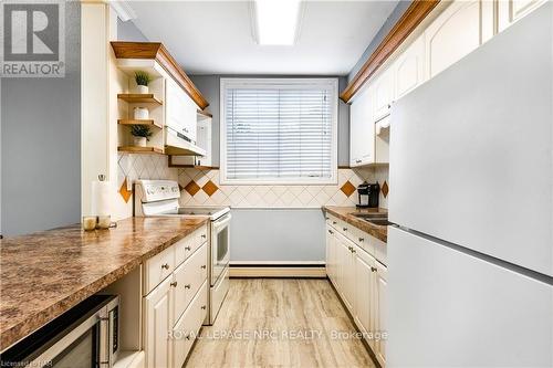 7 - 454 Carlton Street, St. Catharines (445 - Facer), ON - Indoor Photo Showing Kitchen With Double Sink