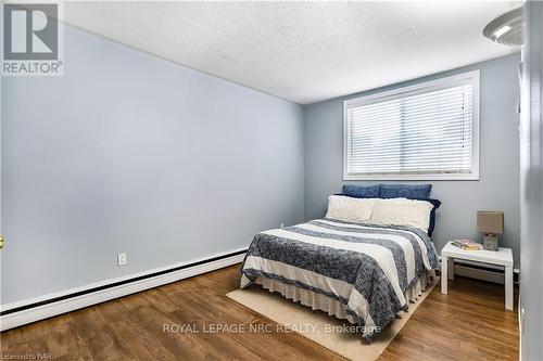 7 - 454 Carlton Street, St. Catharines (445 - Facer), ON - Indoor Photo Showing Bedroom