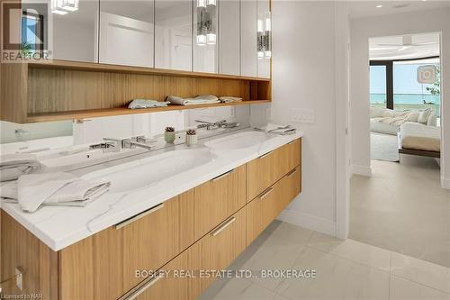 201 - 3823 Terrace Lane, Fort Erie (337 - Crystal Beach), ON - Indoor Photo Showing Bathroom