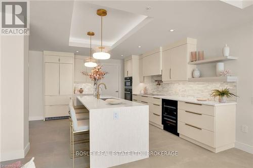 201 - 3823 Terrace Lane, Fort Erie (337 - Crystal Beach), ON - Indoor Photo Showing Kitchen With Upgraded Kitchen