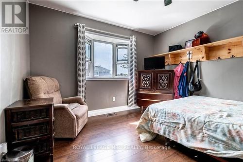 172 Barrick Road, Port Colborne (877 - Main Street), ON - Indoor Photo Showing Bedroom