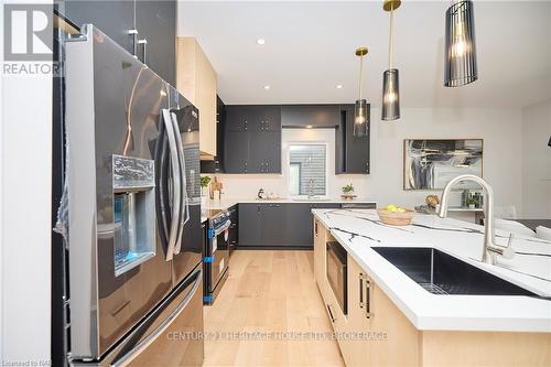 25 Alicia Crescent, Thorold (562 - Hurricane/Merrittville), ON - Indoor Photo Showing Kitchen With Stainless Steel Kitchen With Upgraded Kitchen