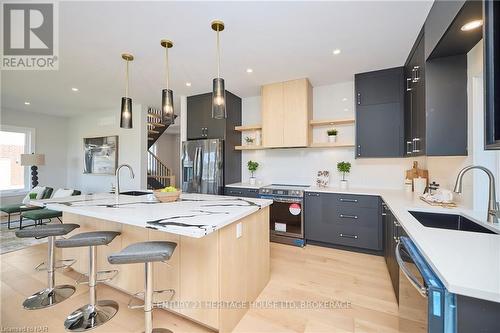 25 Alicia Crescent, Thorold (562 - Hurricane/Merrittville), ON - Indoor Photo Showing Kitchen With Stainless Steel Kitchen With Upgraded Kitchen