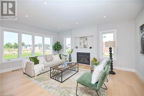 25 Alicia Crescent, Thorold (562 - Hurricane/Merrittville), ON - Indoor Photo Showing Living Room With Fireplace