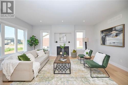 25 Alicia Crescent, Thorold (562 - Hurricane/Merrittville), ON - Indoor Photo Showing Living Room