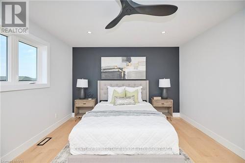 25 Alicia Crescent, Thorold (562 - Hurricane/Merrittville), ON - Indoor Photo Showing Bedroom